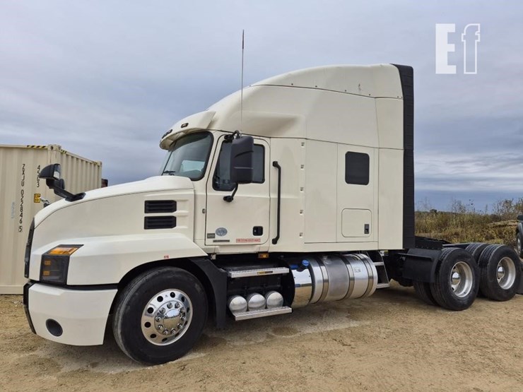 2024-mack-anthem-64t-image-1