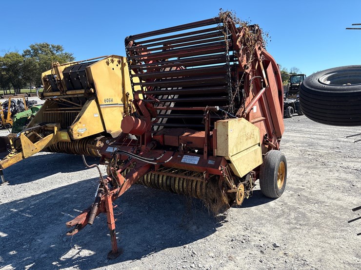 new-holland-660-image-1
