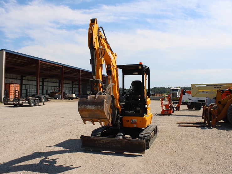 2022-jcb-35z-1-image-3