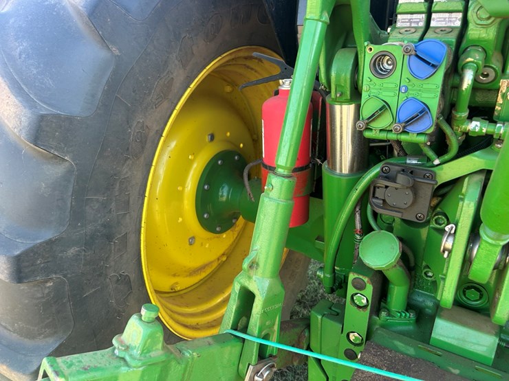 2014-john-deere-6140m-image-8