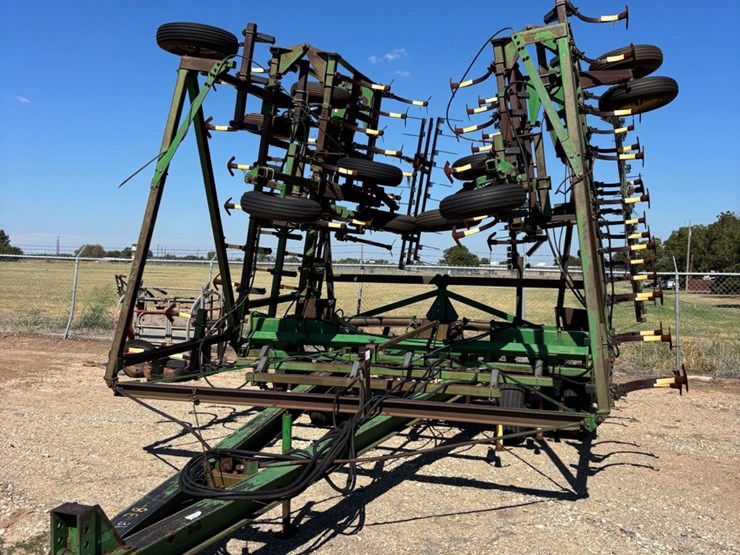 john-deere-1050-image-2