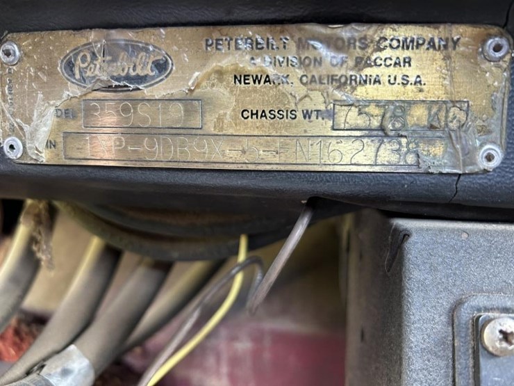 1984-peterbilt-359-image-40