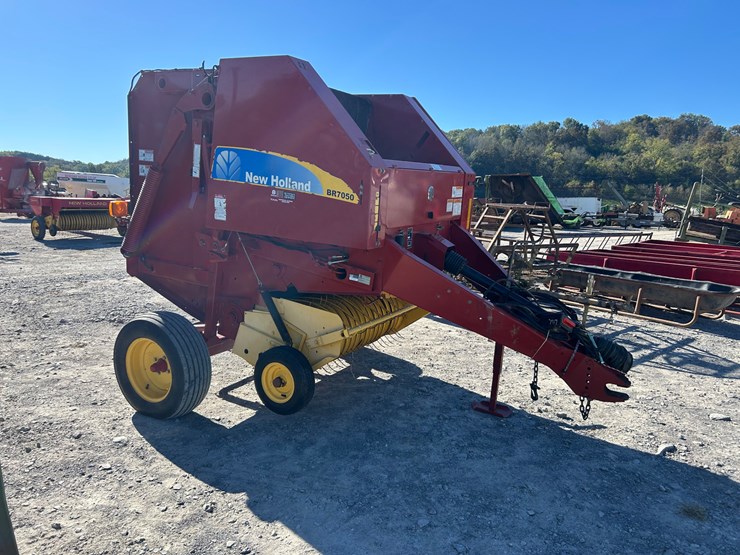 new-holland-br7050-image-3
