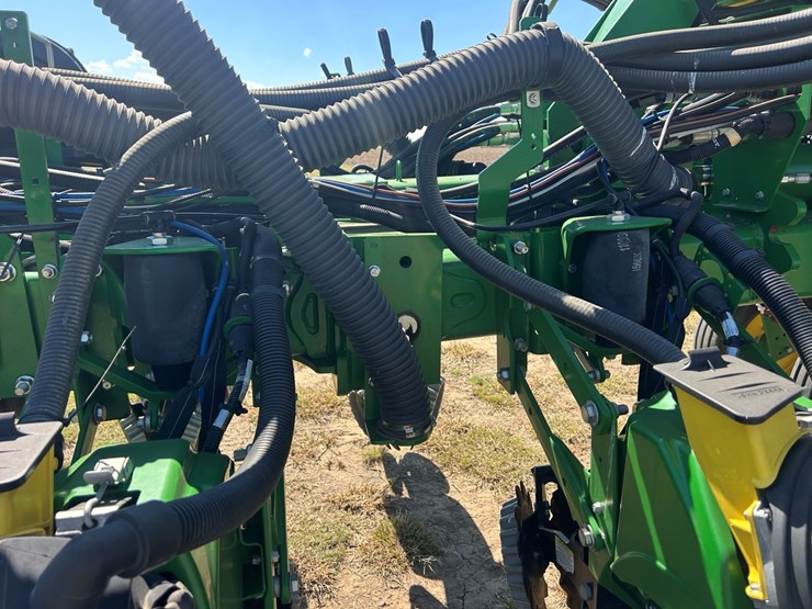2021-john-deere-1775nt-image-22
