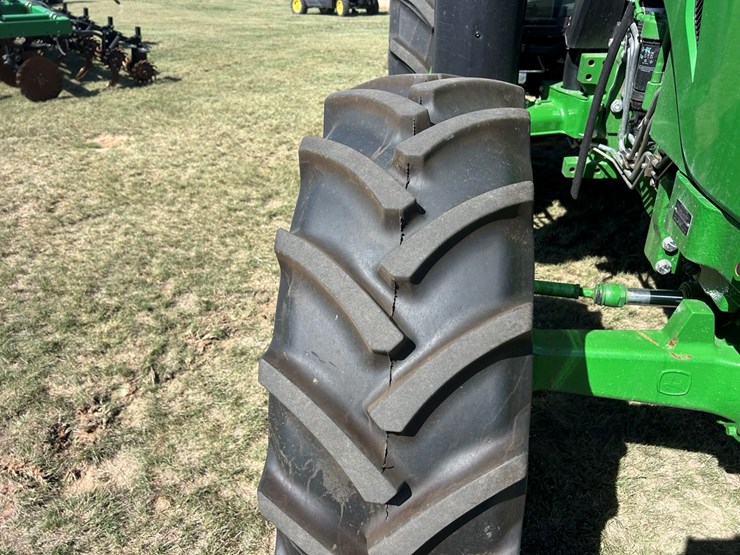 2024-john-deere-6135e-image-18