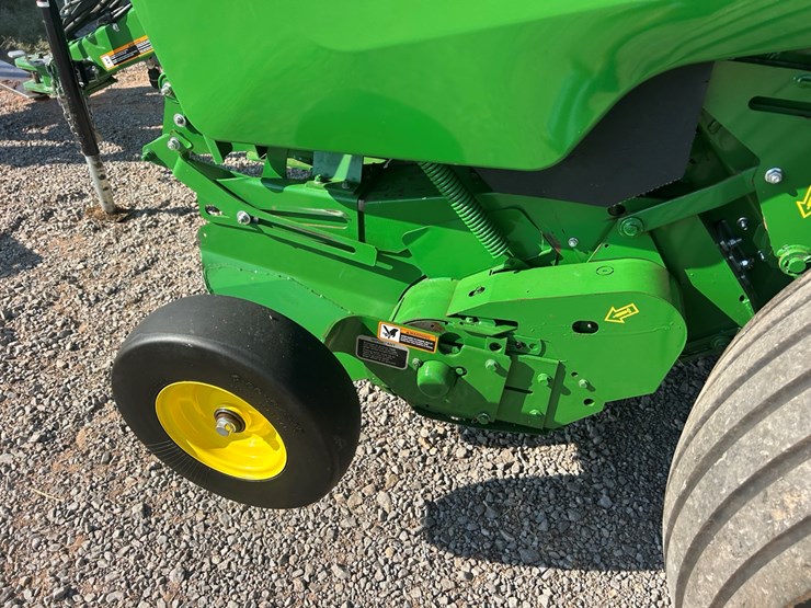 2023-john-deere-560m-image-8