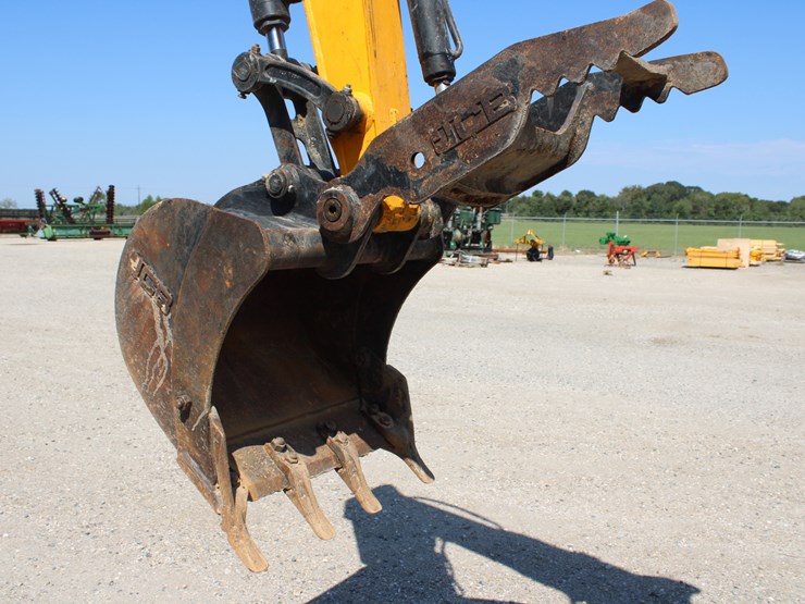 2022-jcb-35z-1-image-5
