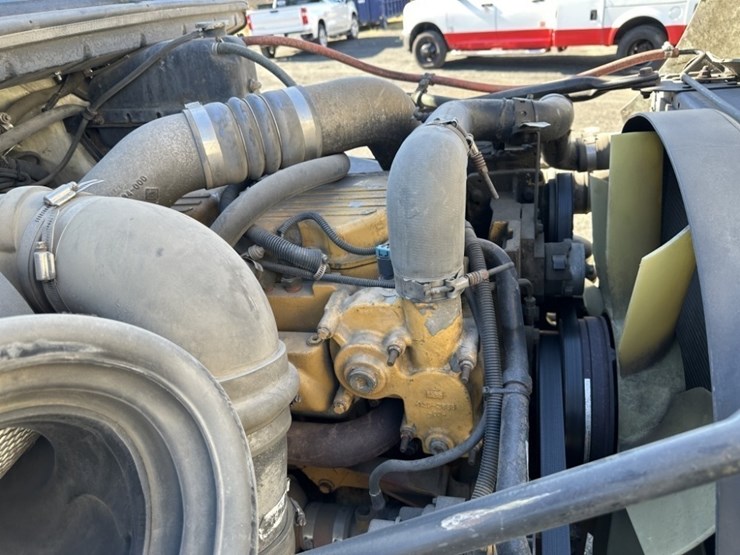 2000-freightliner-fl112-image-22