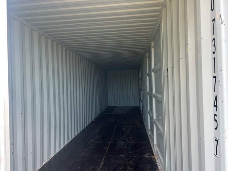 #40-•-2025-shipping-container-image-8