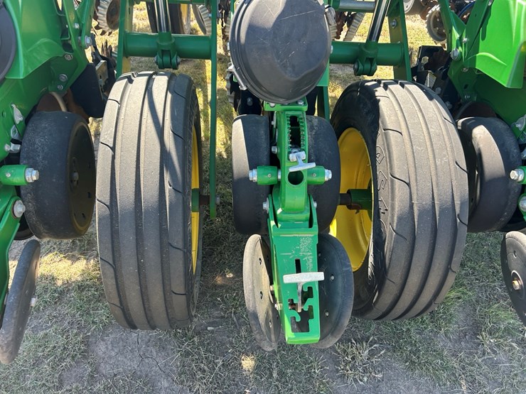 2021-john-deere-1775nt-image-23
