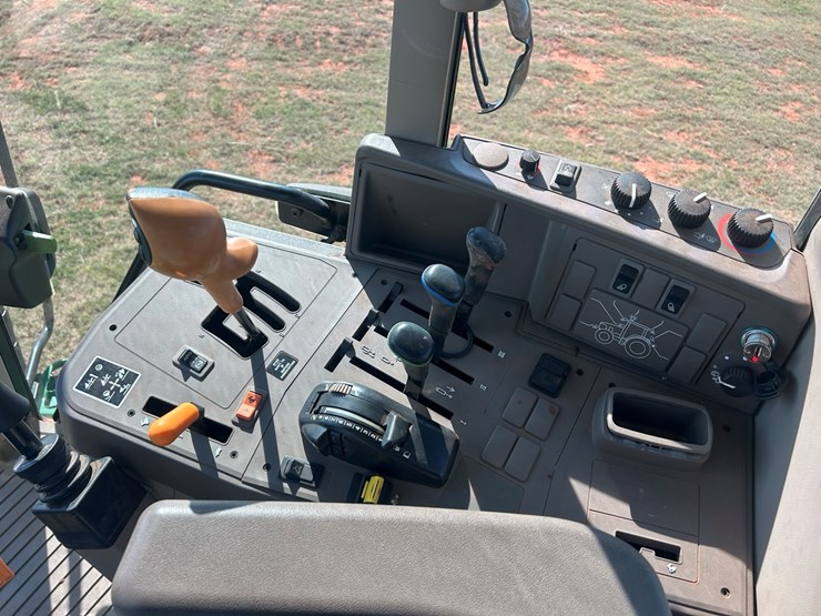 2014-john-deere-6140m-image-31
