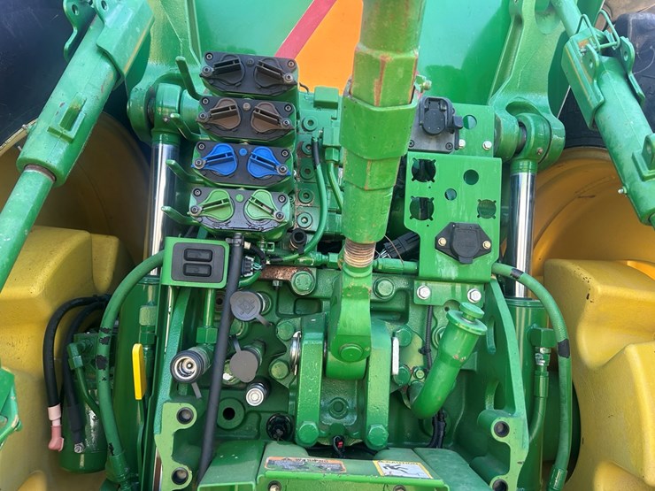 2012-john-deere-7215r-image-6