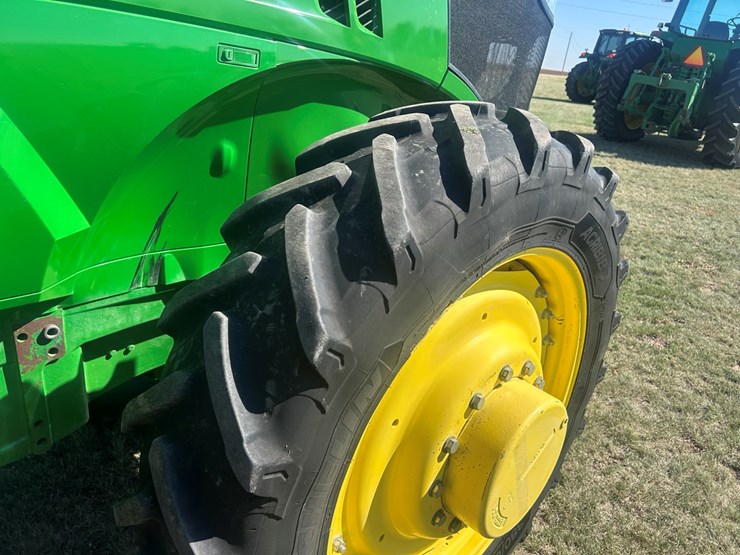 2012-john-deere-7215r-image-17