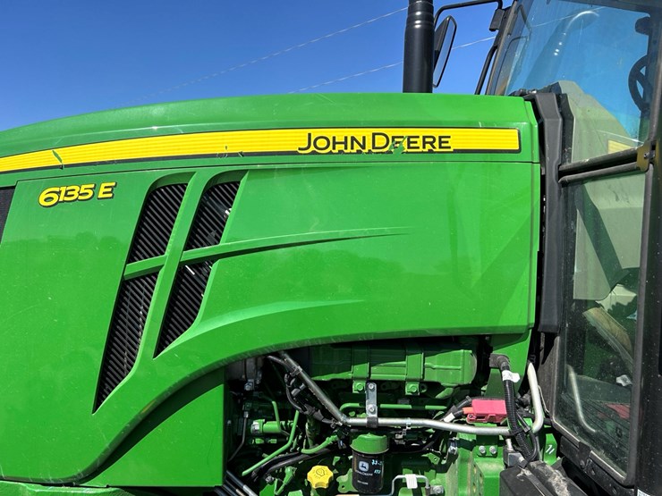2024-john-deere-6135e-image-31