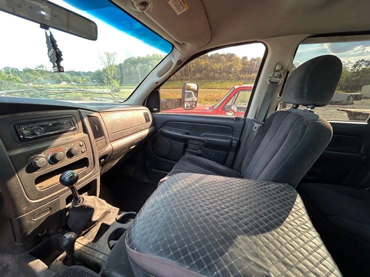 2005-dodge-ram-3500-image-11
