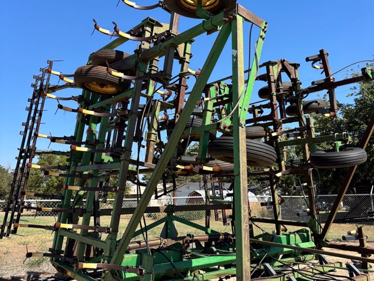 john-deere-1050-image-5