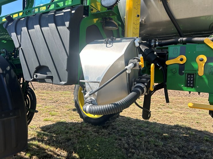 2021-john-deere-r4038-image-33
