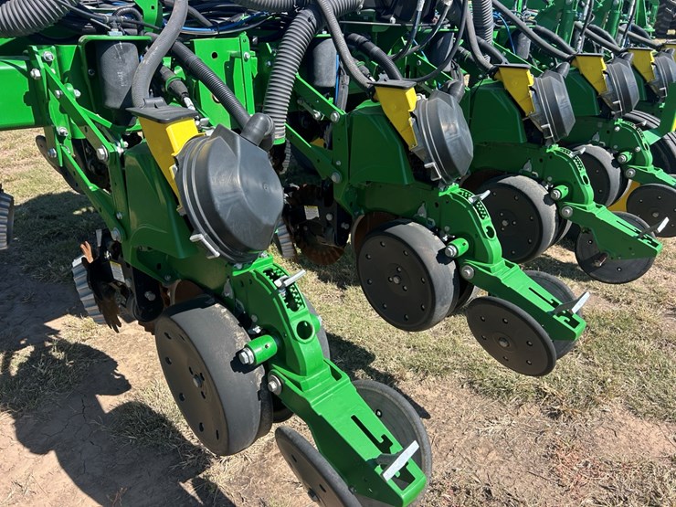 2021-john-deere-1775nt-image-13