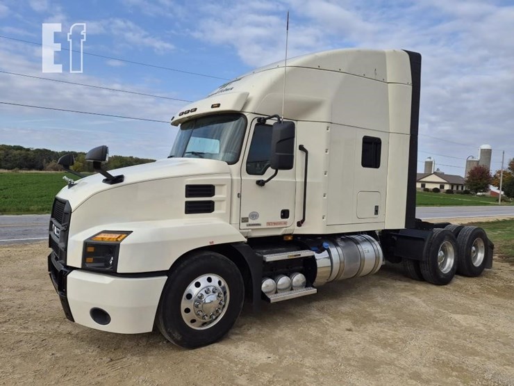 2024-mack-anthem-64t-image-2