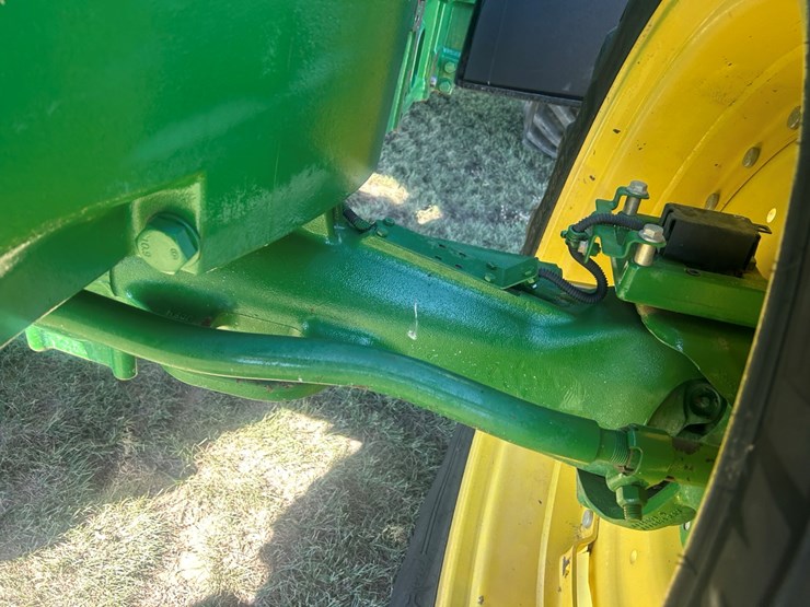 2012-john-deere-7215r-image-21