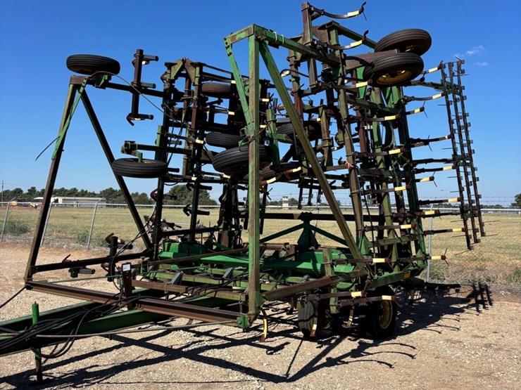 john-deere-1050-image-3