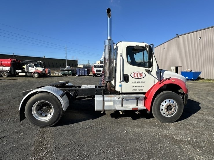 2004-freightliner-m2-106-s/a-truck-tractor-image-6