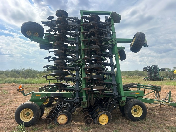 john-deere-1850-image-10