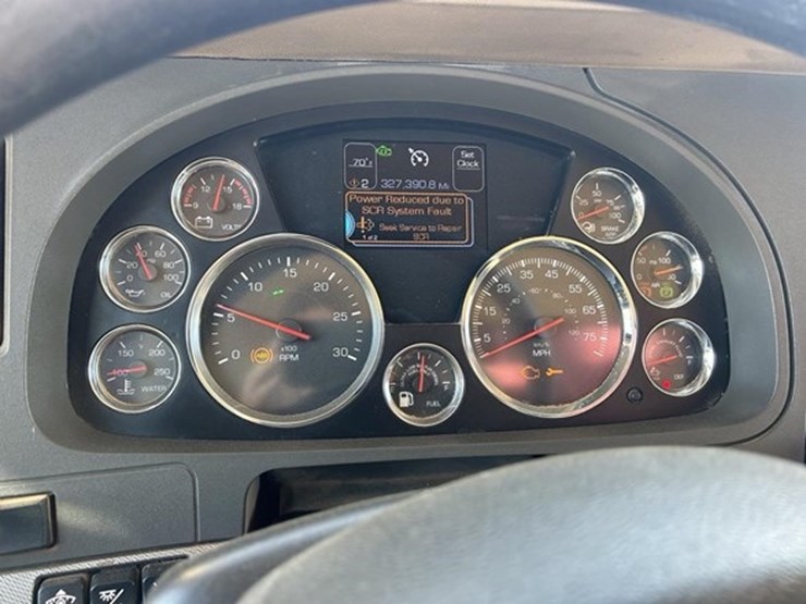 2017-kenworth-t880-image-26