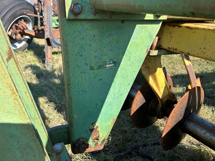 john-deere-340-image-15