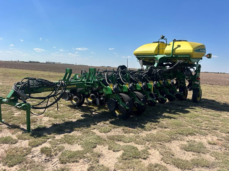 2021-john-deere-1775nt-image-17