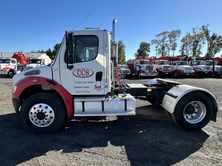 2004-freightliner-m2-106-s/a-truck-tractor-image-2