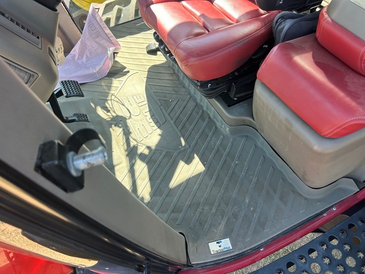 2020-case-ih-patriot-4440-image-43