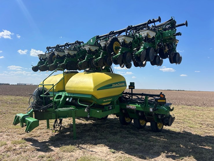 2020-john-deere-dr24-image-11