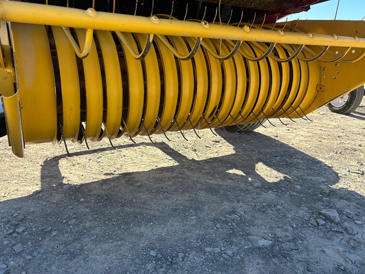 new-holland-br7050-image-7
