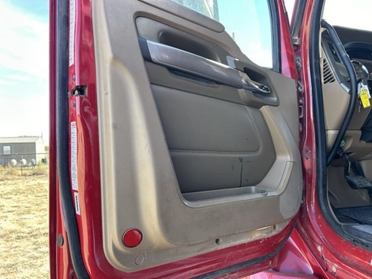2017-kenworth-t880-image-21
