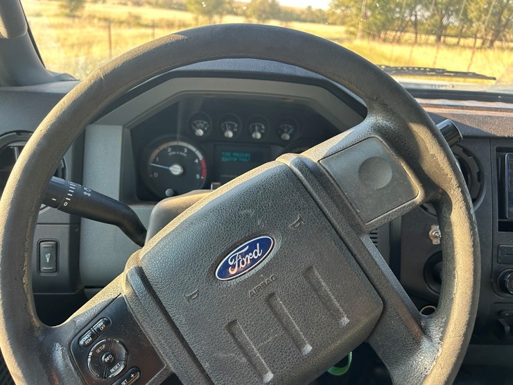 2011-ford-f250-image-28