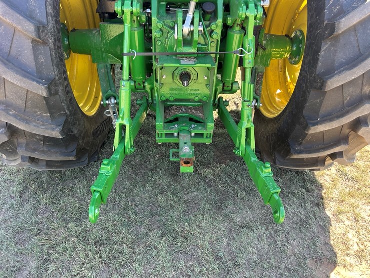 2024-john-deere-6135e-image-5