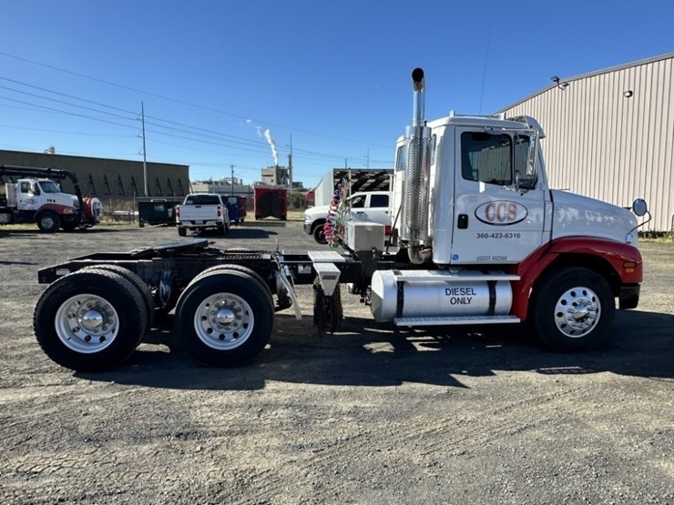 2000-freightliner-fl112-image-6