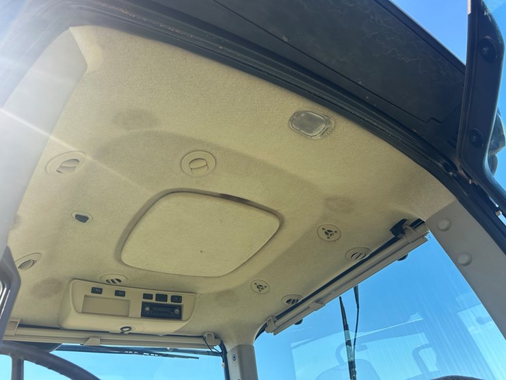 2014-john-deere-7210r-image-25