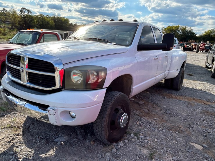 2005-dodge-ram-3500-image-2