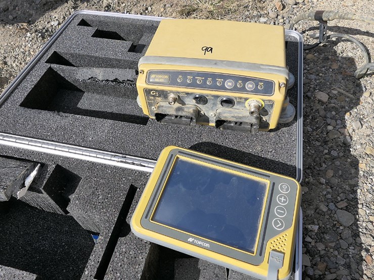 topcon-gps-screen,-mc-r3-machine-control-box,-pg-s3-antenna-receiver-&-mast-image-2