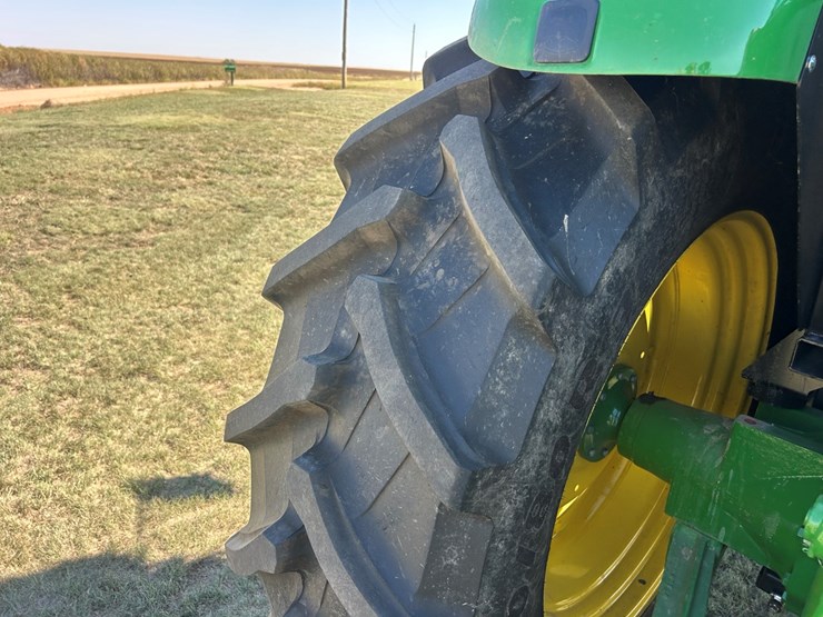 2024-john-deere-6135e-image-8
