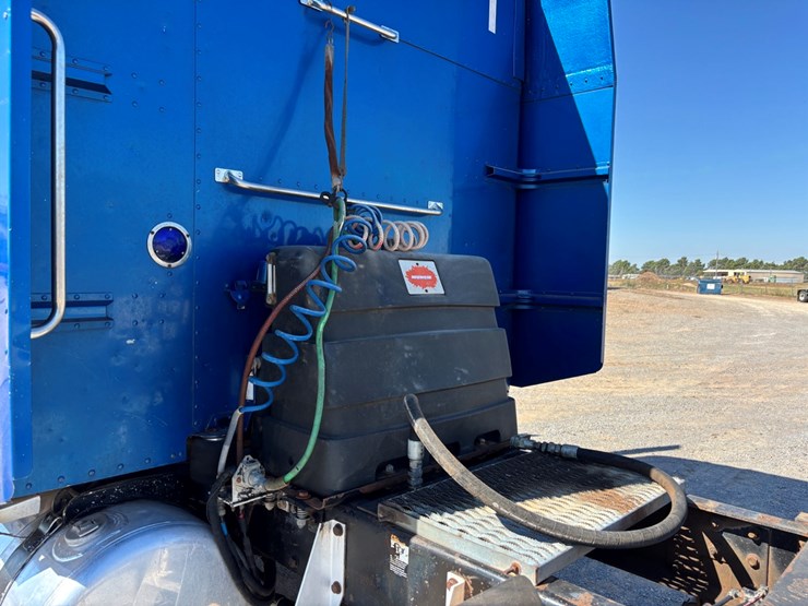 1998-peterbilt-379-image-4