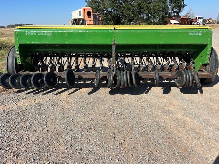 john-deere-8300-image-15