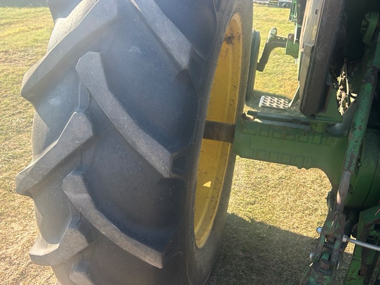 john-deere-4240-image-8