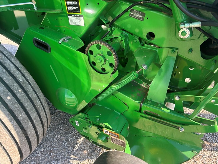 2023-john-deere-560m-image-17