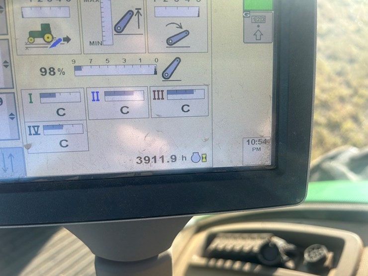 2010-john-deere-8225r-image-26