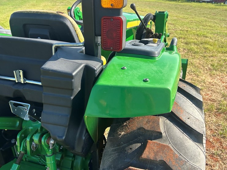 2019-john-deere-4044m-image-11