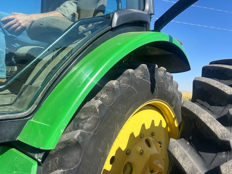 2012-john-deere-7215r-image-33