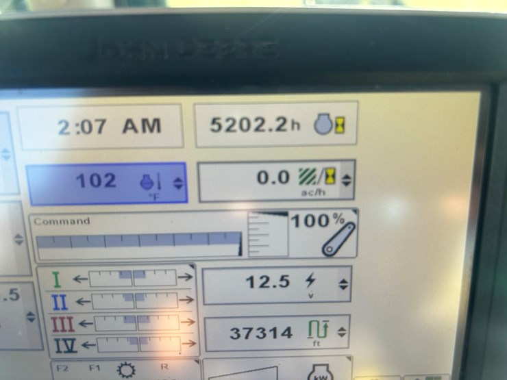 2012-john-deere-7215r-image-28